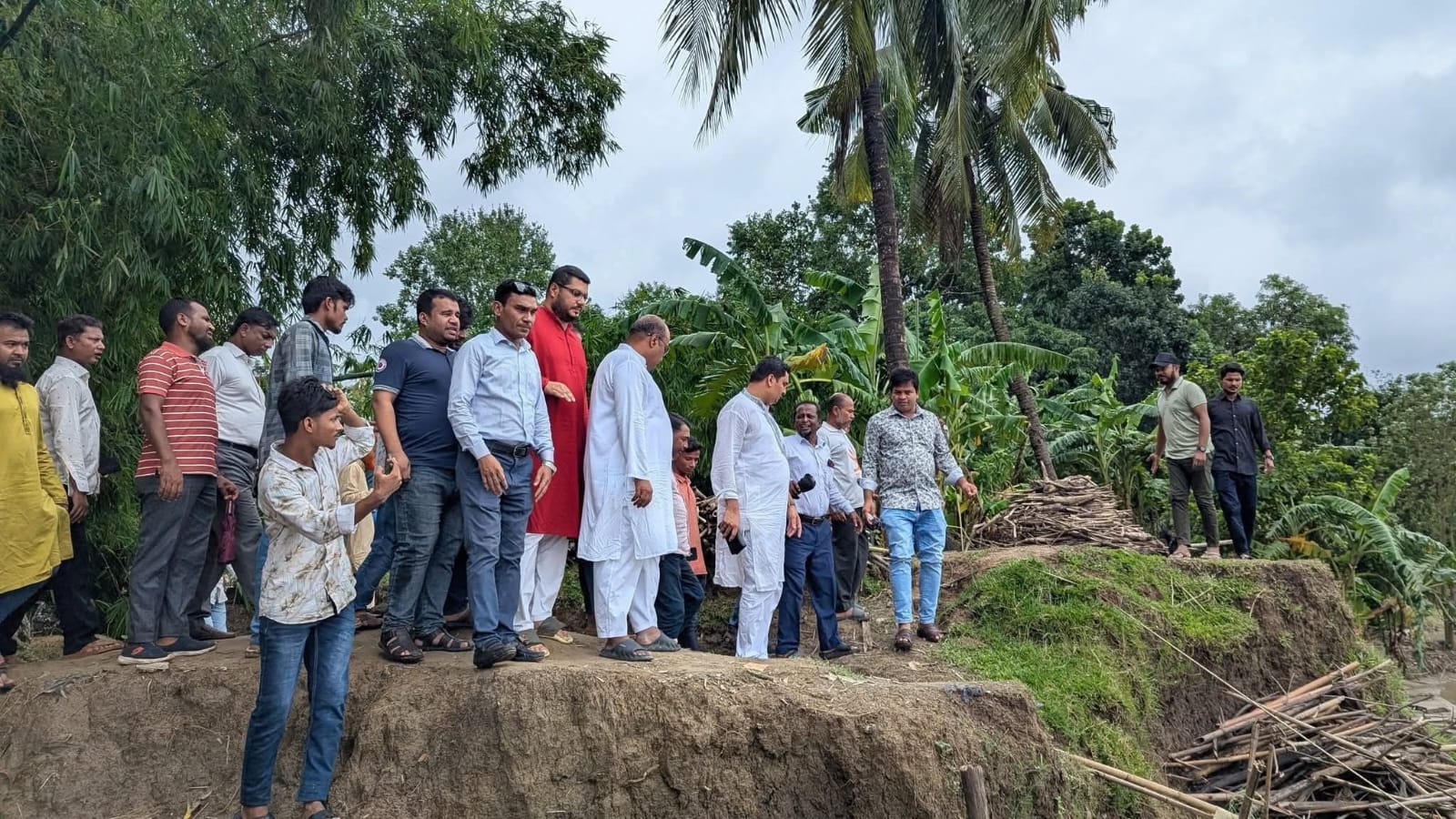 বাঁকখালী নদীর ভাঙ্গন রোধে জরুরি ব্যবস্থা গ্রহণের দাবি – সাবেক সফল সাংসদ লুৎফুর রহমান কাজলের”
